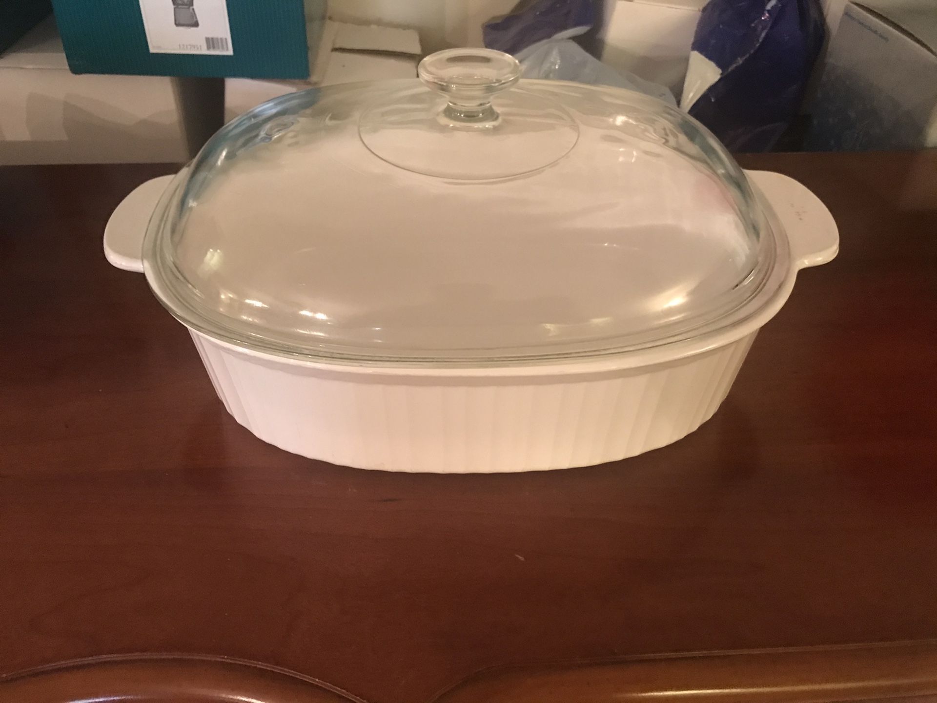 Corningware French White 4-Qt Oval Ceramic Casserole Dish with Glass Cover