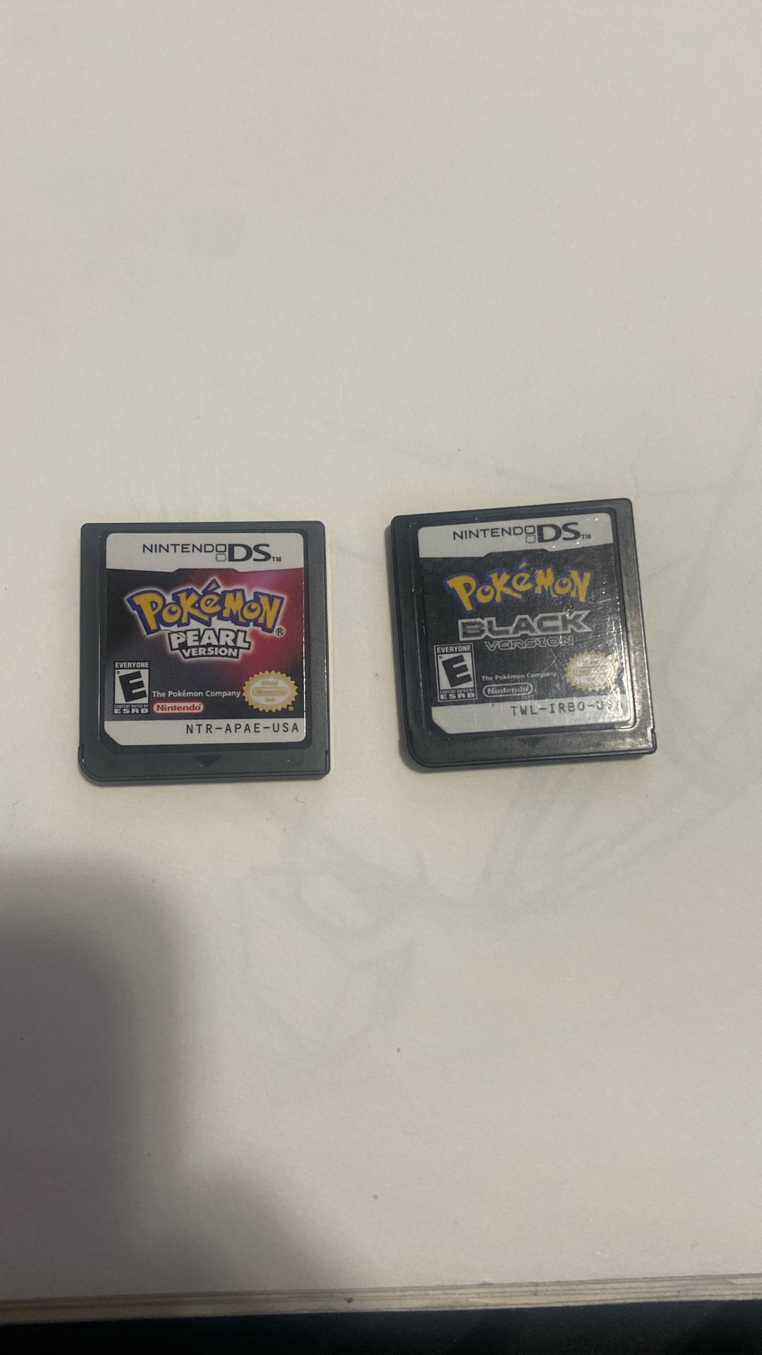 pokemon pearl and black (LOOKING TO TRADE READ DESCRIPTION)