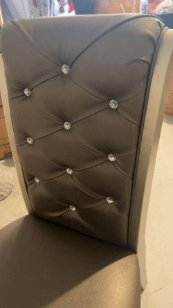 Table 4 chairs