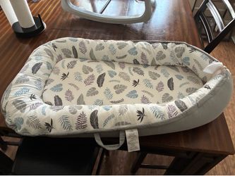 Baby nest/dock