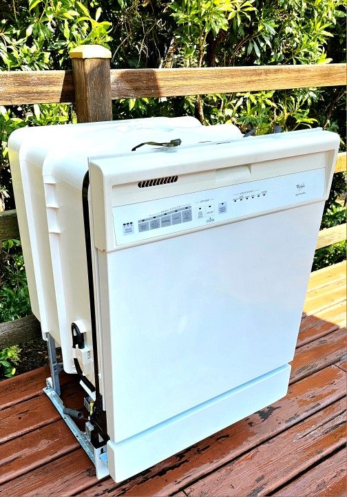 Whirlpool® "Quiet Wash Plus™" Dishwasher.
-EXCELLENT, Like-New Condition.
**Current Version is $539 at Lowe's.
