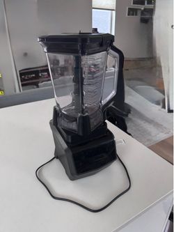 Ninja Smart Screen Blender with 1000-Watt Base, 4-Auto-iQ Programs, Touchscreen Display