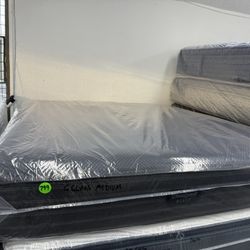 KING SIZE SIMMONS BEAUTYREST BLACK C CLASS MEDIUM MATTRESS & BOX SPRINGS BED SET
