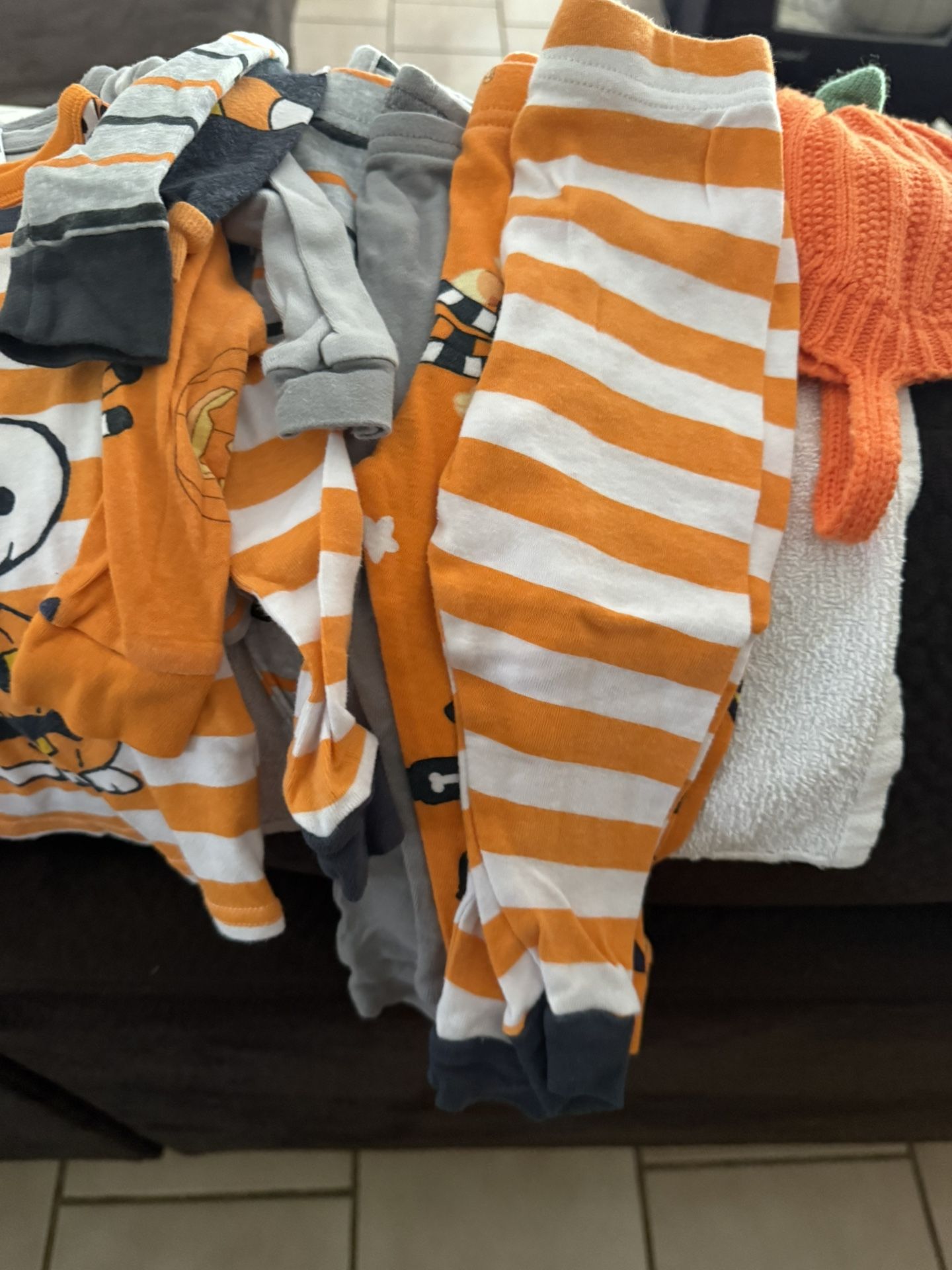 6 Halloween Pajamas Size 18 Months