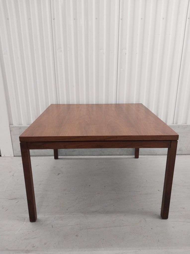 MID CENTURY MODERN (MCM) WALNUT ACCENT TABLE