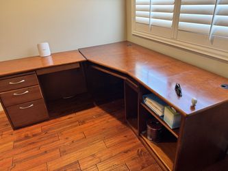 FREE - Large L-Shaped Executive Office Desk with Drawers & Storage