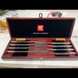 ZWILLING J.A. HENCKELS 8 piece stainless knife set