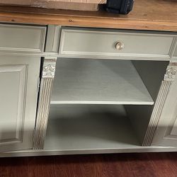 Dresser/ Entertainment Dresser 