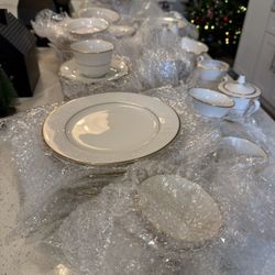 84 Piece Of Porcelain China Set