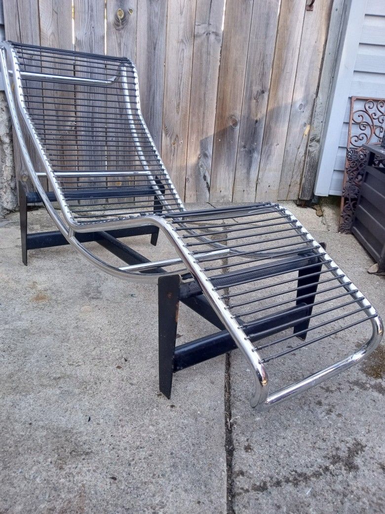 Italian Metal Chrome Mid-Century Chaise Lounge Chair (Made In Italy)