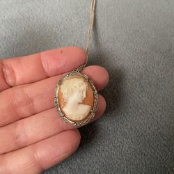 Shell Cameo Brooch/Pendant