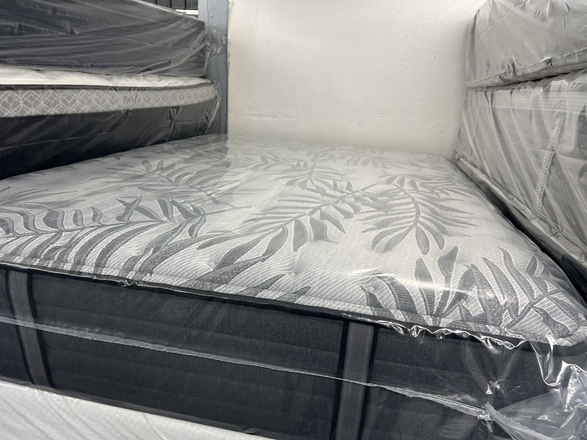 FULL SIZE SEALY MATTRESS & BOX SPRING BED SET