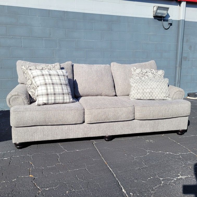 BEAUTIFUL HAVERTYS COUCH😃😍BRAND NEW💯FLOOR MODEL❤️Black Friday Still Going😇SAVE NOW! Much More Av