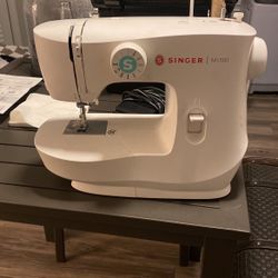 Singer M1500 Sewing Machine