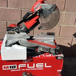Milwaukee 10" Dual Bevel Sliding Compound Miter Saw Kit
