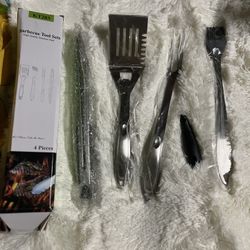 Barbecue tool set 4 pcs—brand new