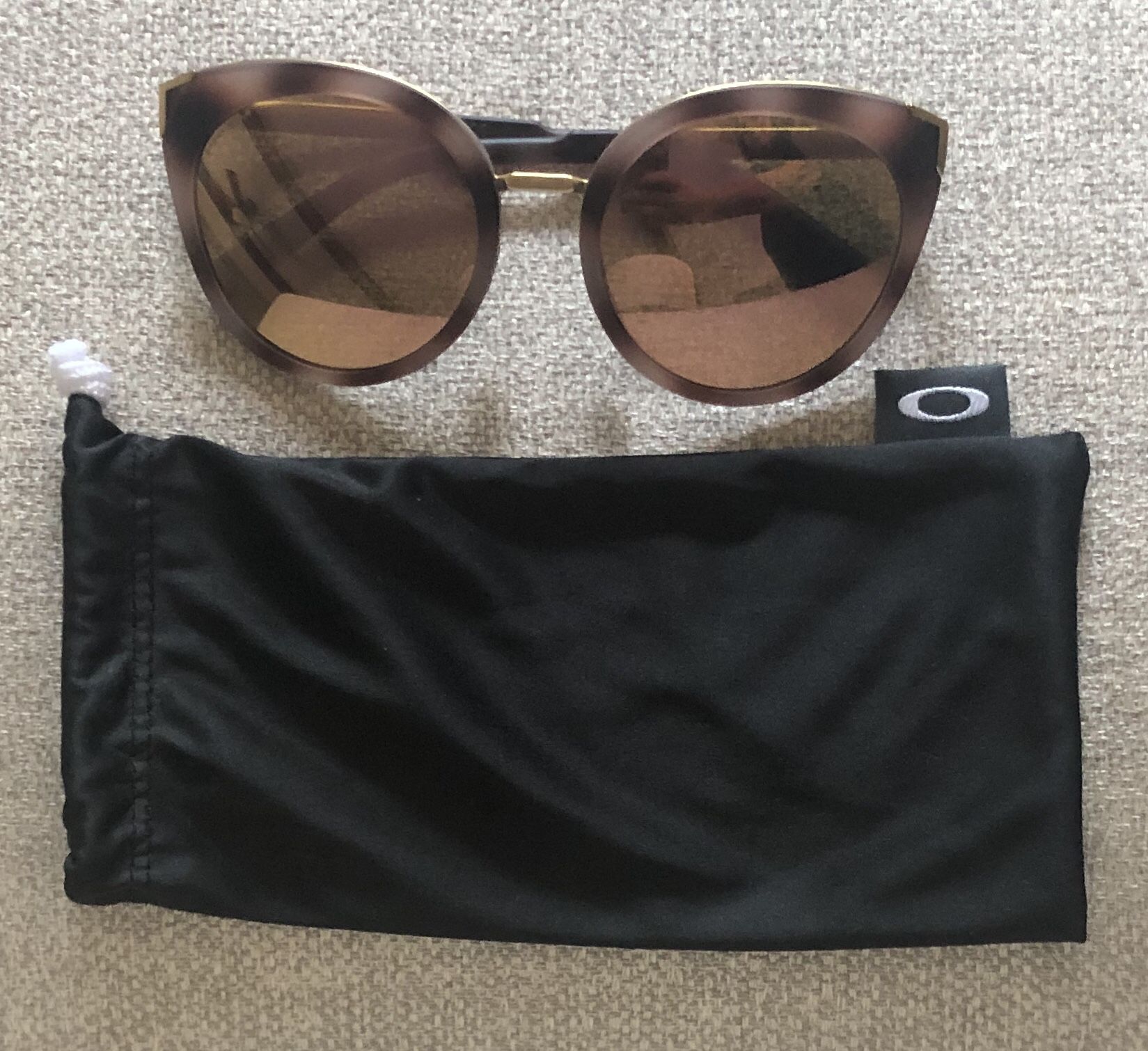 Women’s Oakley Sunglasses with Dust Bag
