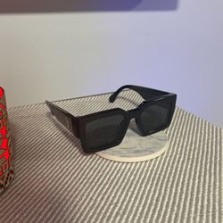 Louis Vuitton LV Clash Square Sunglasses Black Acetate & Metal. Size E
