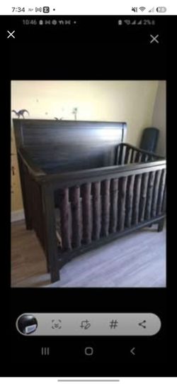 Convertible crib