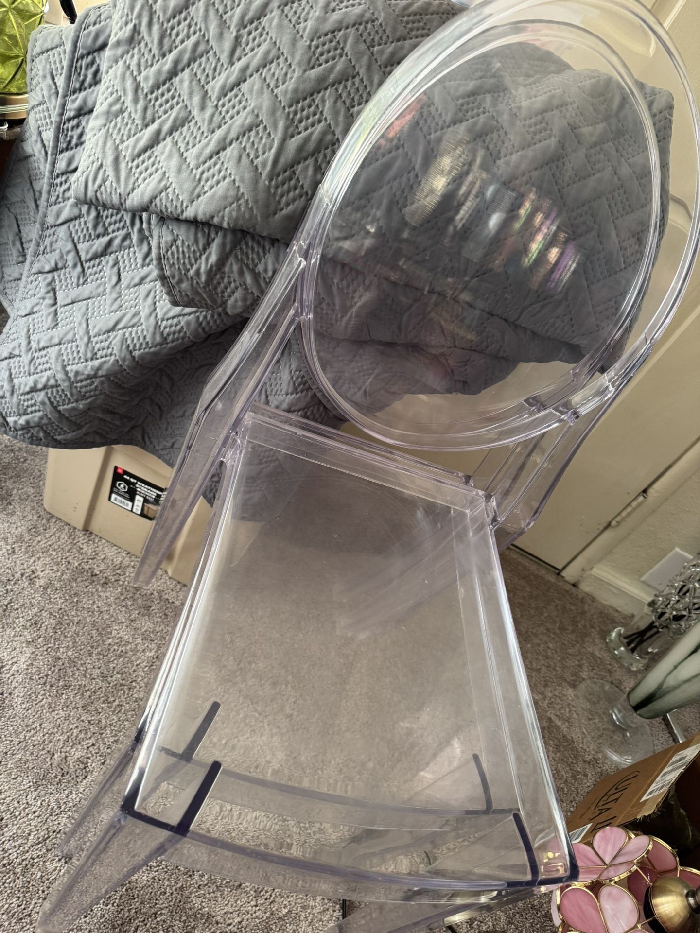 Set of acrylic chairs 