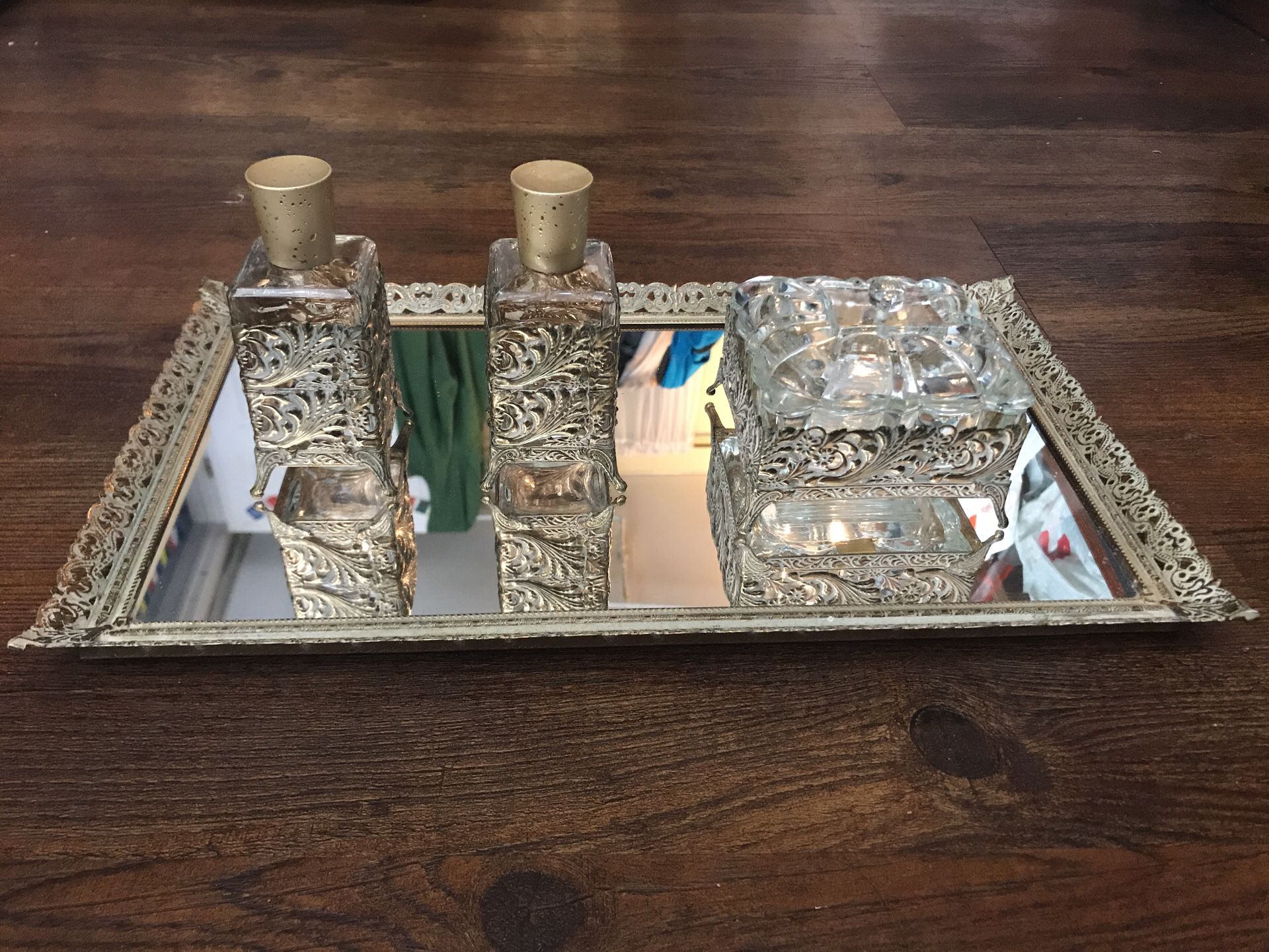 Antique collectible 4 PC ORMOLU dresser set Filigree Brass Glass perfume bottles trinket box tray