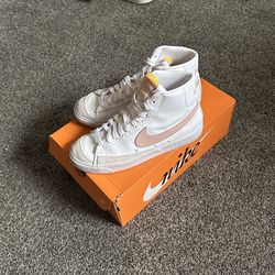 Nike Blazers Women’s 7.5