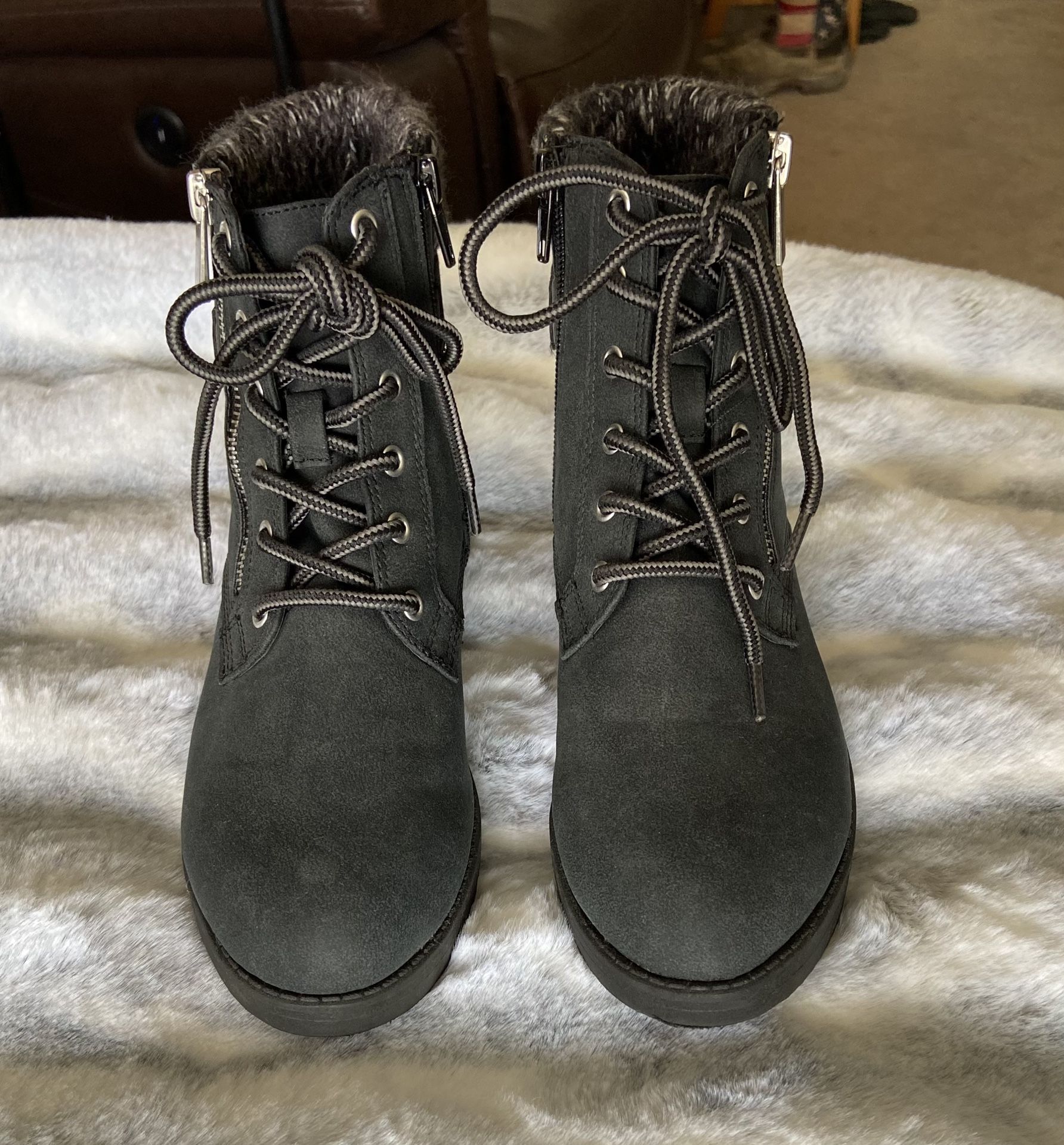 ANKLE BOOTS HIKING STYLE NEW. SZ 6.5