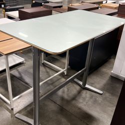 Standing Desk / Escritorio de pie
