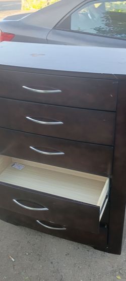 Vendo mueble para ropa con espejo.buro