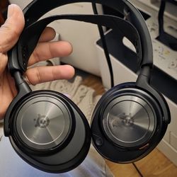 Steel Series Arctis Nova Pro 