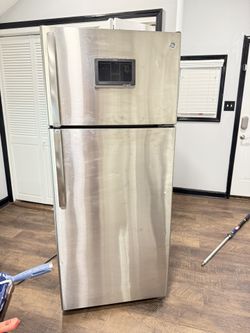 GTE18GSHLRSS GE Fridge Or Best Offer
