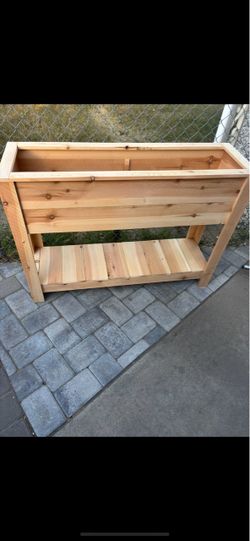 Wood cedar planter new