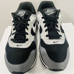 Colombian Silver Tennis Shoes for Sale in Riverview, FL - OfferUp