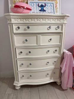 Disney Princess Fairytale Collection 6-Drawer Chest – Rooms To Go