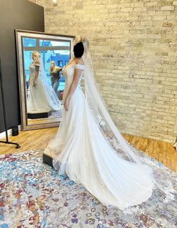 Elegant White Lace Wedding Dress with Veil