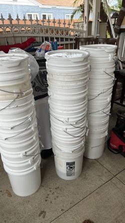 5 gallon bucket with lids