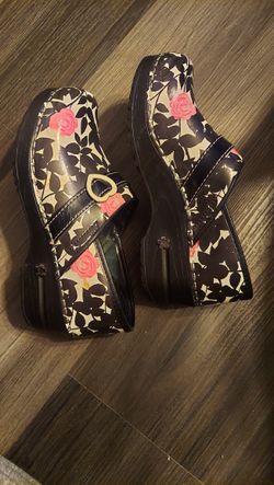 KOI Sanita Clogs
