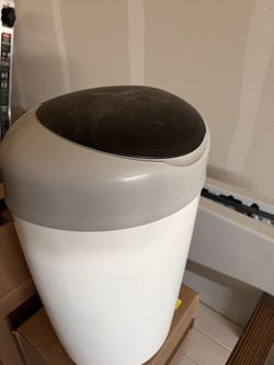 Tommie Tippie Diaper Pail And 3 Free Refills 