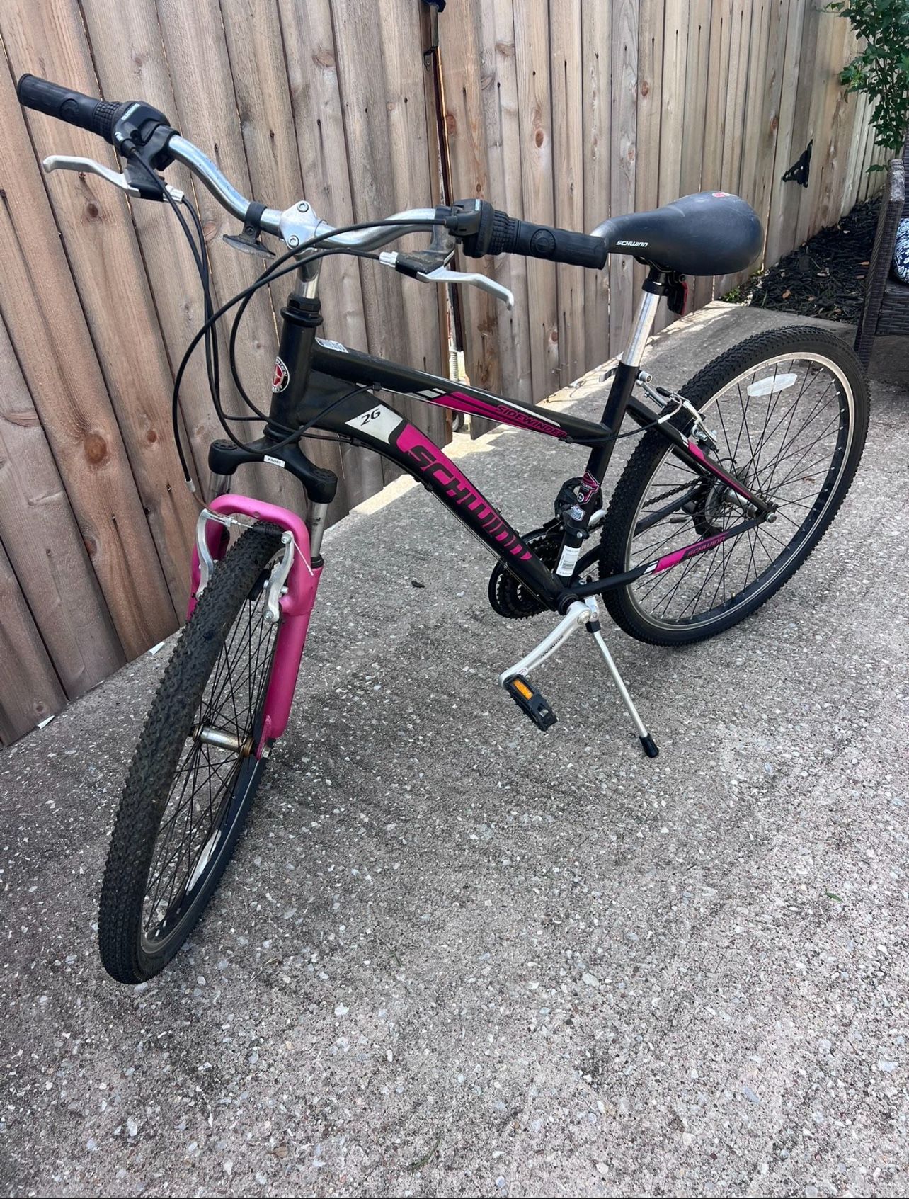 77546 Schwinn Sidewinder 26 Pink & Black Mountain Bike women’s bicycle