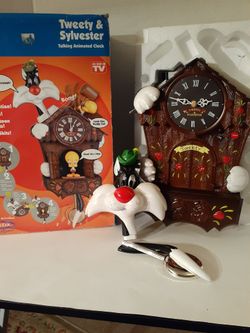 Looney Tunes Tweety & Sylvester Talking Animated Clock, By