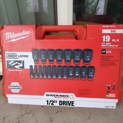 Milwaukee 19 Piece SAE 1/2" Drive Impact Socket Set. Brand New Hablo Español Precio Es Firme Price Is Firm 