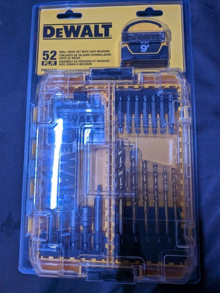 DeWalt 52 PC Dill Driver Set With Tape Measure