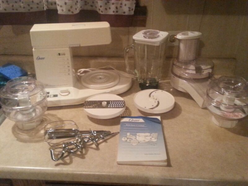 OSTER KITCHEN CENTER 5500 08A 10 SPEED MOTOR WITH ATTACHMENTS
