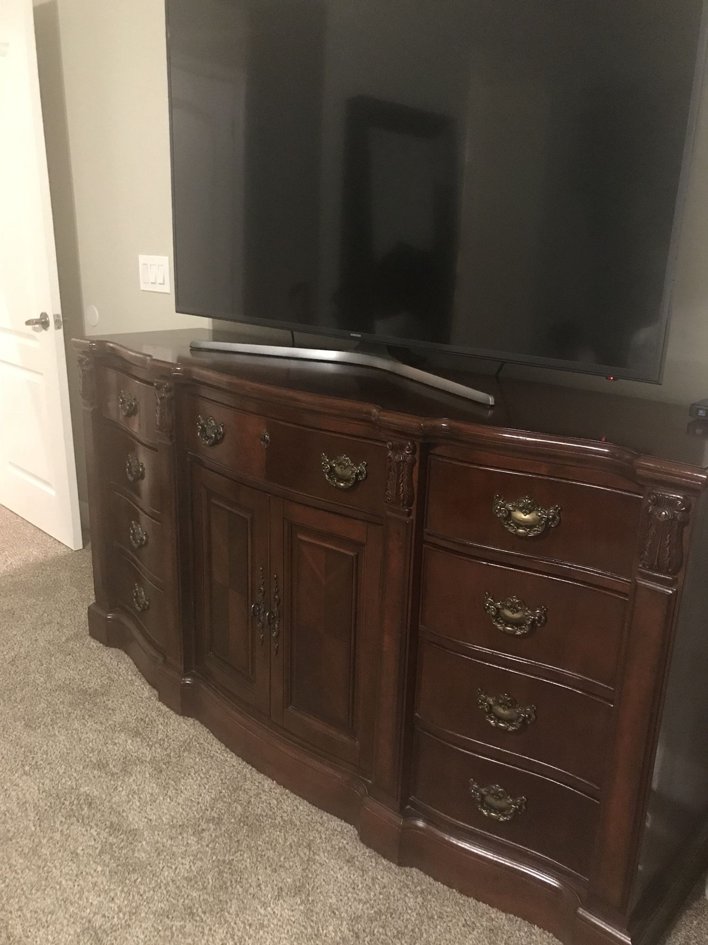 Broyhill Plantation Manor 6 piece King Bedroom