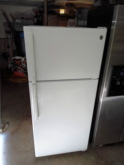 Ge White 17.0 Cu Ft Fridge/Freezer