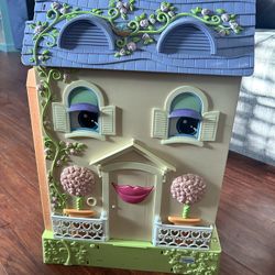 Caring Corners Mrs. Goodbee Interactive Dollhouse – Great Condition!