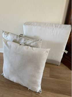 Patio chair zipper covered foam cushions