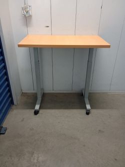 Solid Desk in good conditions disassembled for easy transport
