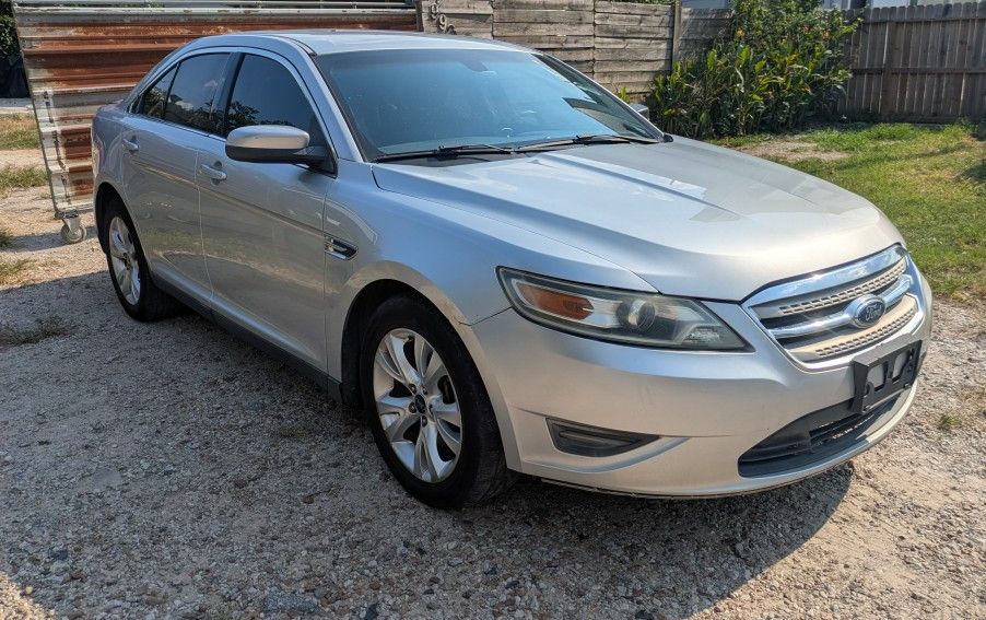2010 Ford Taurus