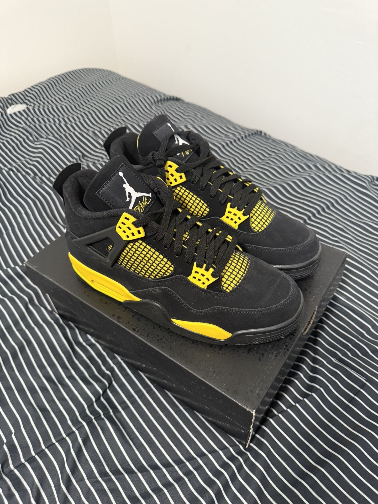 Air Jordan 4 Yellow Thunder Size 10M
